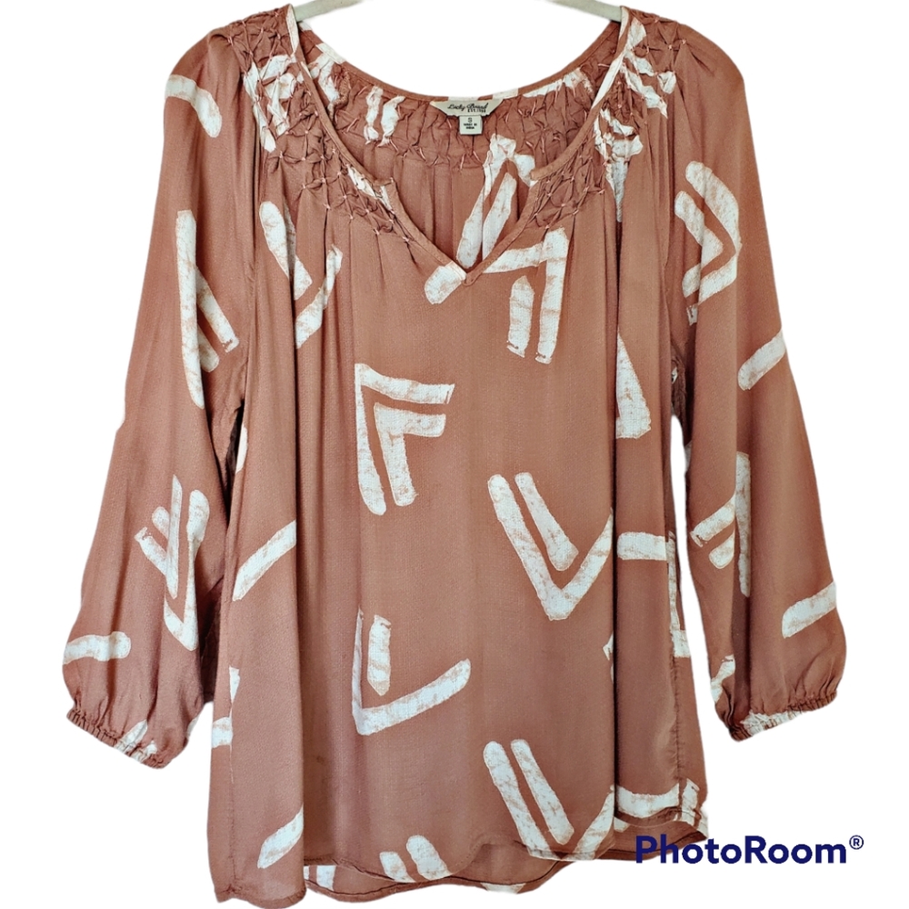 Lucky brand flowy top with white design sz small